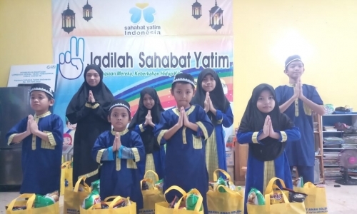 Berbagi 1.000 Paket Ramadhan Santri Yatim Dhuafa